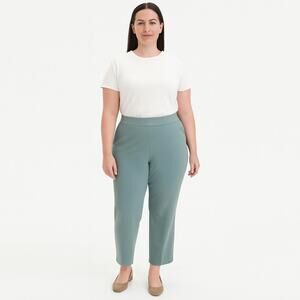 Isaac Mizrahi Live! Crepe Knit Straight Leg Pant - Pale Pine - Size 1XP - NWOT